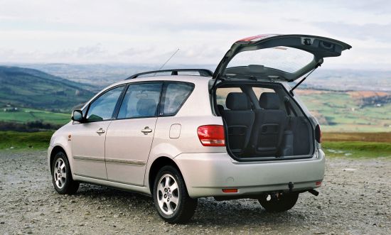 2002 toyota avensis verso review #6
