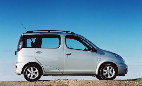Toyota yaris verso 2003 review
