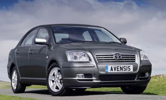 toyota avensis 2005 car review #5