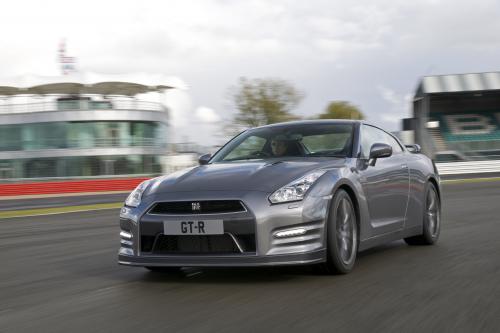 2013 Nissan GT-R R35 - 10.87 seconds at 1/4 Mile with 201 km/h