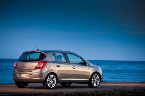 Opel Corsa 4 Door 2012 Hd Pictures Automobilesreview