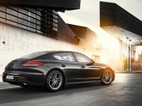 thumbnail image of 2015 Porsche Panamera Edition