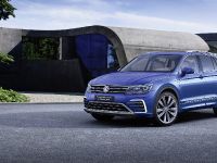 thumbnail image of 2015 Volkswagen Tiguan GTE Concept