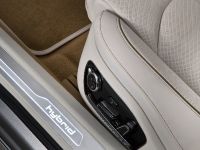 thumbnail image of 2011 Audi A8 hybrid