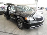 thumbnail image of Chrysler Town&Country S Concept