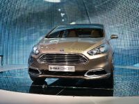 thumbnail image of Ford S-MAX Concept Frankfurt 2013