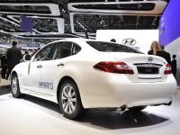 thumbnail image of Infiniti M35h Geneva 2011