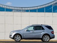 thumbnail image of Mercedes-Benz ML 450 HYBRID