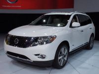 thumbnail image of Nissan Pathfinder Hybrid New York 2013