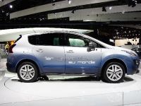 thumbnail image of Peugeot 3008 Hybrid Paris 2010