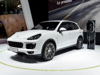 thumbnail image of Porsche Cayenne S e-Hybrid Paris 2014