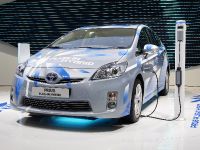 thumbnail image of Toyota Prius plug-in hybrid Paris 2010