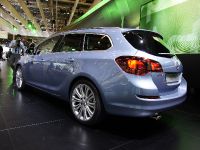 thumbnail image of Vauxhall Astra Estate Paris 2010