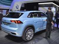 thumbnail image of Volkswagen Cross Coupe GTE Detroit 2015