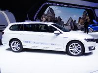 thumbnail image of Volkswagen Passat GTE Paris 2014